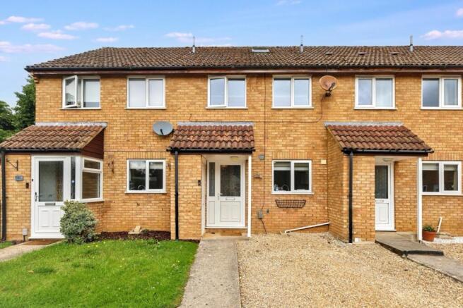 3 bed property, in 15 Pinecroft, £270,000