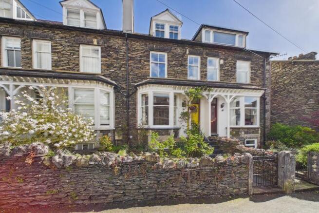 4 bed property, in The Roses, £460,000