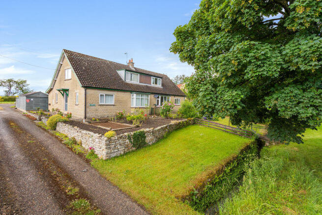 2 bed property, in Main Street, £315,000