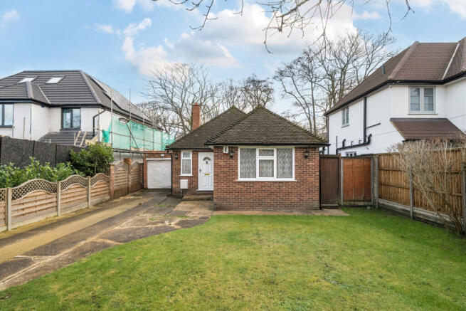 3 bed property, in Thornhill Road, £825,000