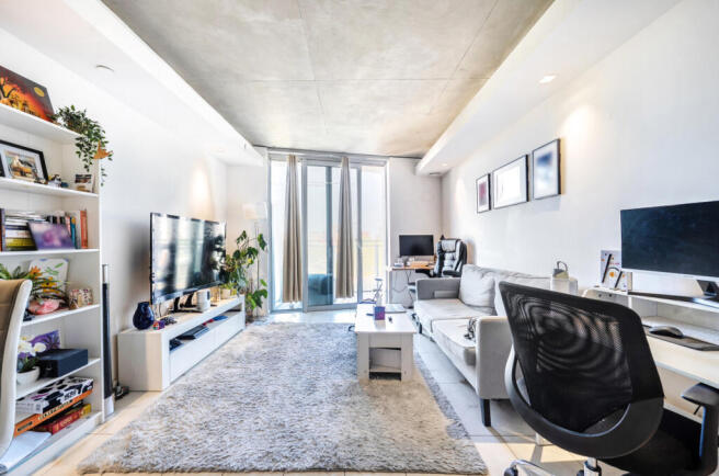 1 bed property, in Tidal Basin Road, £375,000