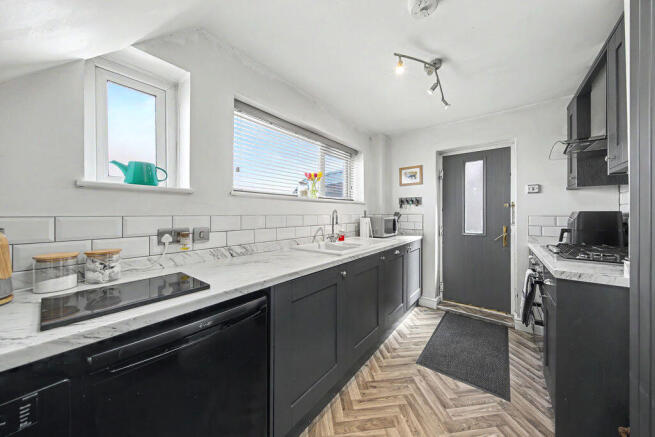2 bed property, in Sales Avenue, £140,000