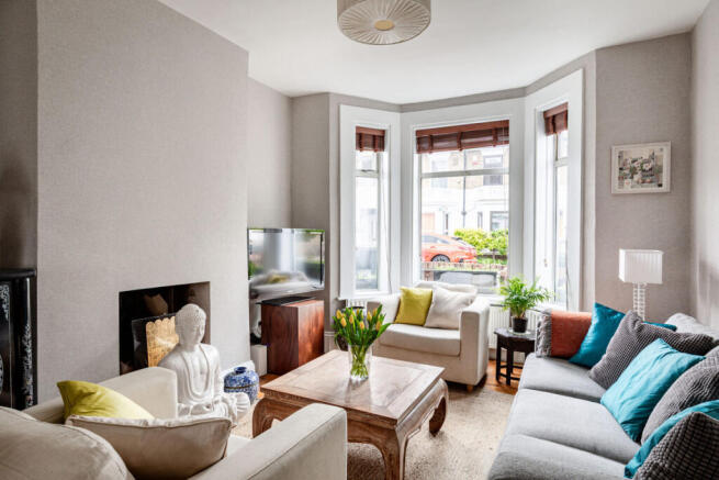 2 bed property, in Harvard Road, £575,000