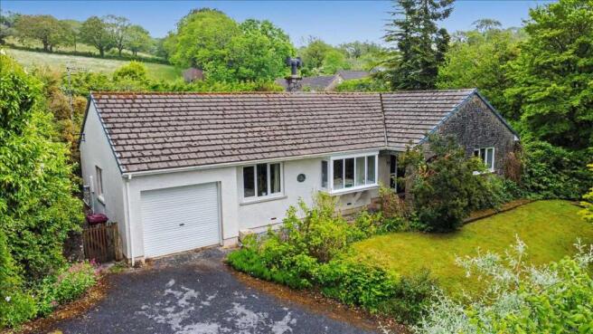 3 bed property, in Dene Hollow, £349,950