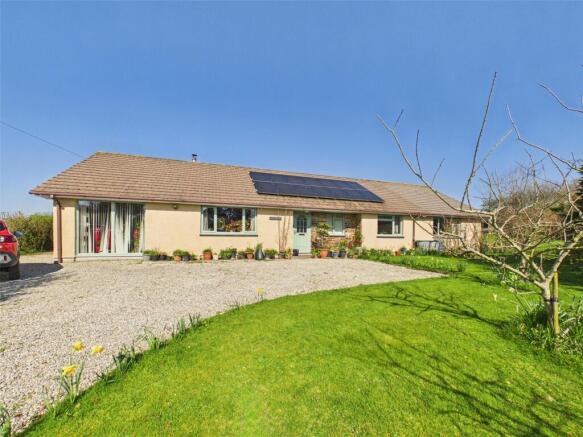 5 bed property, in Bodinnick Road, £635,000
