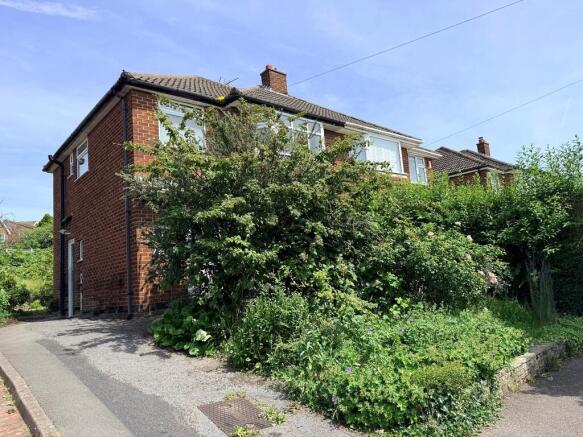 3 bed property, in Portreath Drive, £240,000