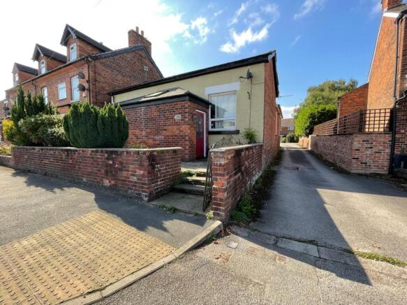 3 bed property, in London Road, £195,000
