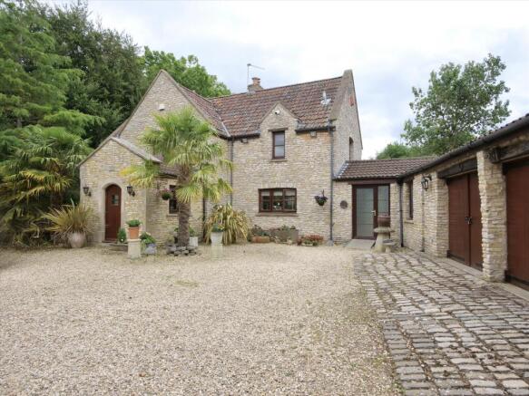 5 bed property, in Queen Charlton, £1,495,000
