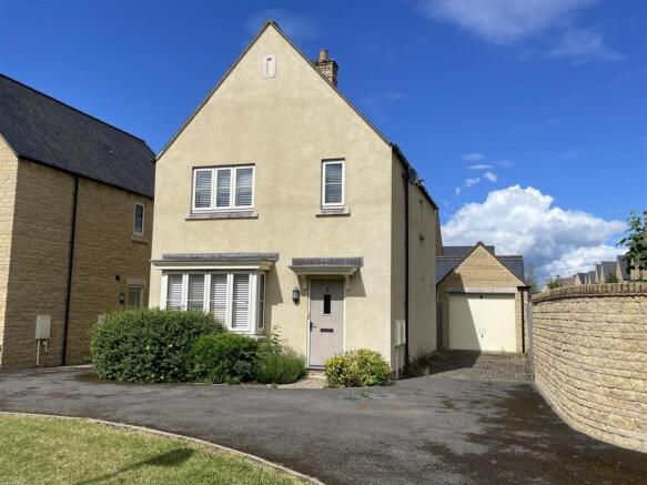 3 bed property, in Osprey Close, £425,000