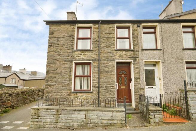 2 bed property, in Holland View, £130,000