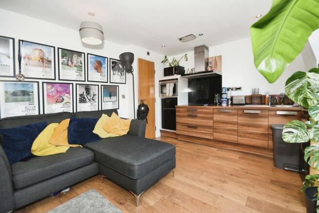 1 bed property, in I Quarter, £80,000