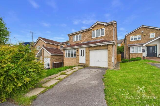 4 bed property, in Stoneacre Avenue, £225,000