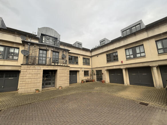 1 bed property, in 34/4 Cavalry Park Drive, £199,000