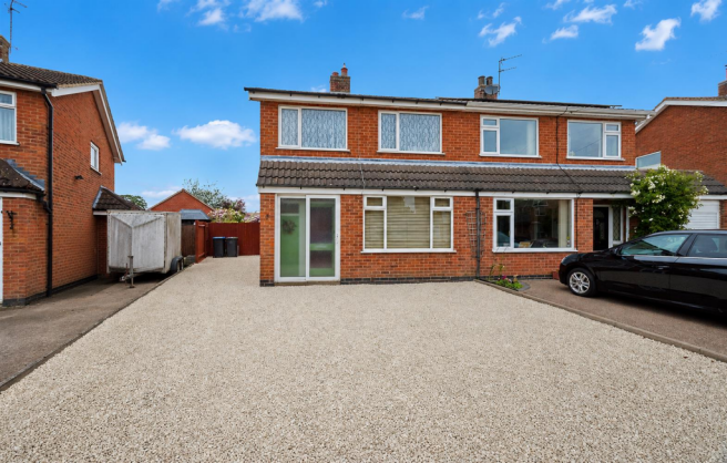 3 bed property, in Hornbeam Road, £225,000