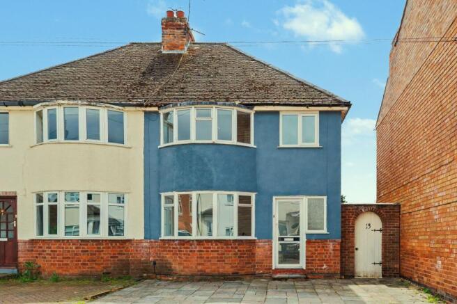 3 bed property, in Vine Street, £220,000