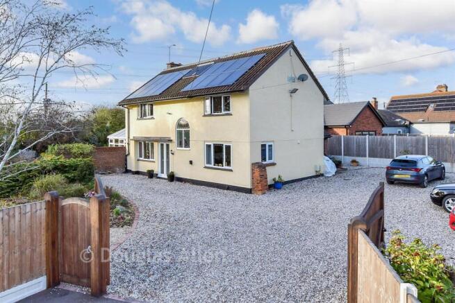 4 bed property, in Runwell Road, £700,000
