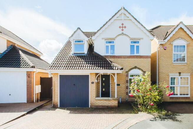 3 bed property, in Longfellow Close, £415,000