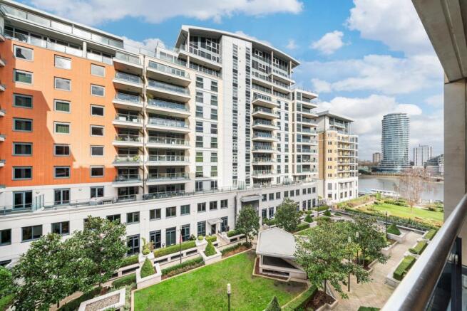 2 bed property, in Marina Point, £1,000,000