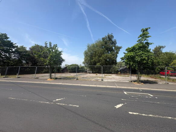 Land, in Hampton Road, £325,000