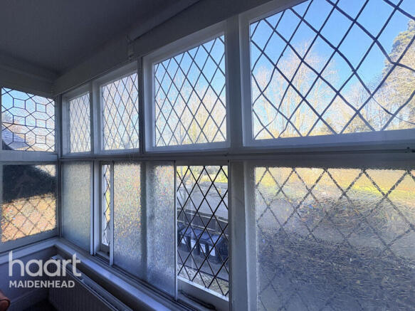 1 bed property, in Bath Road, £130,000