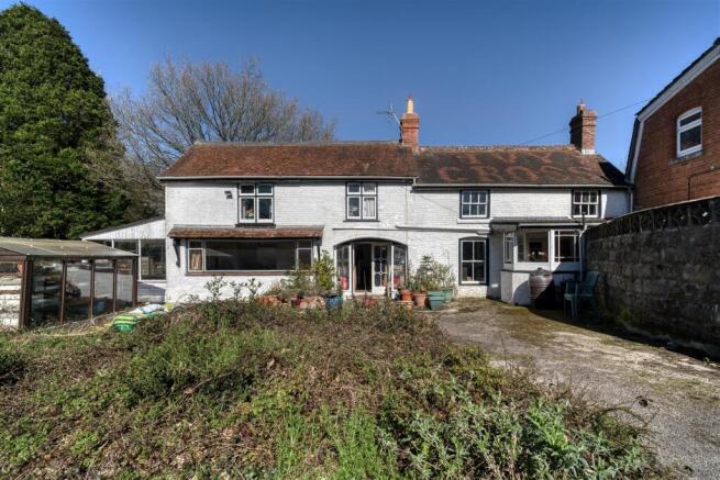3 bed property, in Ivy Cross, £450,000