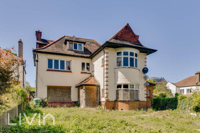 6 bed property, in Pollards Hill East, £750,000