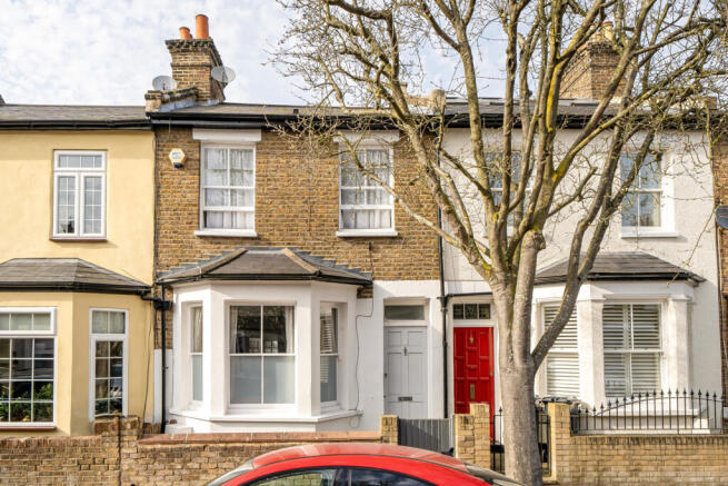2 bed property, in Coningsby Road, £750,000
