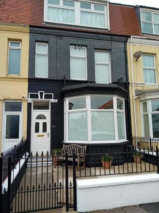 5 bed property, in North Denes Road, £210,000