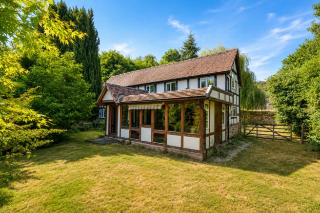 3 bed property, in Ashtree Cottage, £600,000
