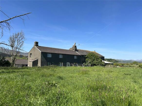 3 bed property, in Burnfield Farm, £455,000