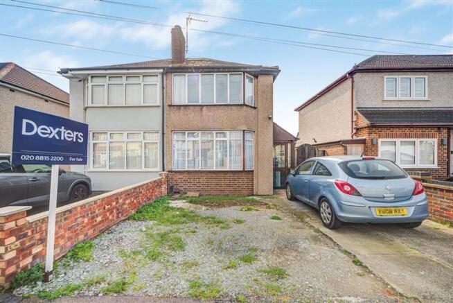 2 bed property, in Ingleton Avenue, £450,000