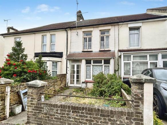 2 bed property, in Napier Road, £200,000