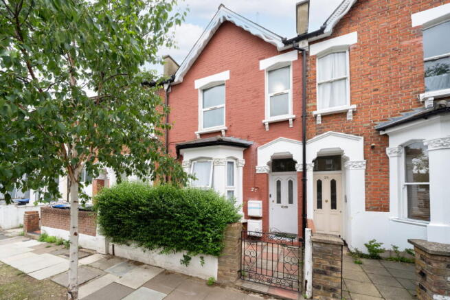2 bed property, in Huddlestone Road NW2, £425,000