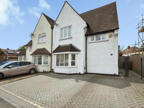 3 bed property, in St Andrews Way, £475,000