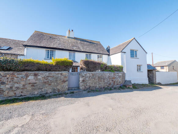 4 bed property, in Maer Lane, £525,000