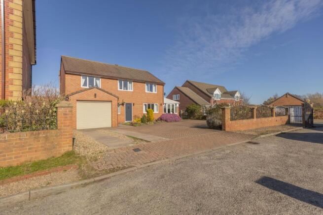 4 bed property, in Larwood Court, £315,000
