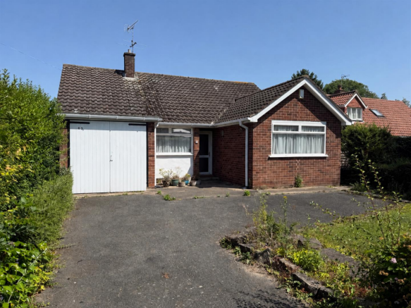 3 bed property, in Halloughton Road, £450,000