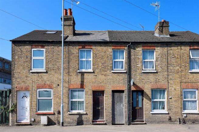 2 bed property, in Cowley Mill Road, £300,000