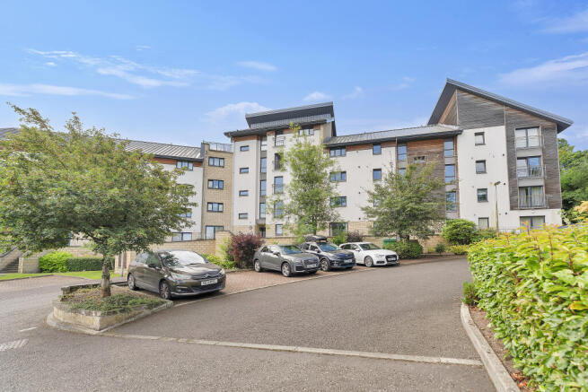 2 bed property, in Morris Court, £120,000