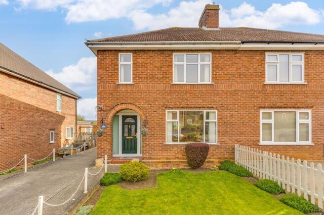 3 bed property, in Whitehall, £370,000