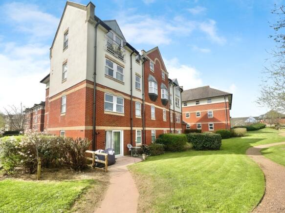 2 bed property, in Jackman Close, £200,000