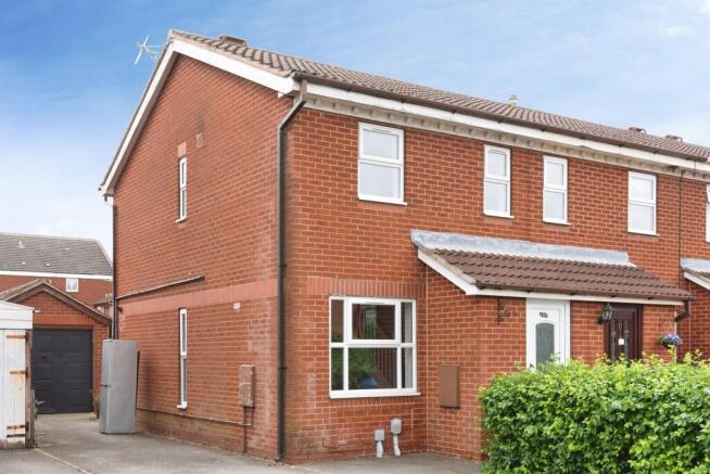 2 bed property, in James Niven Court, £110,000
