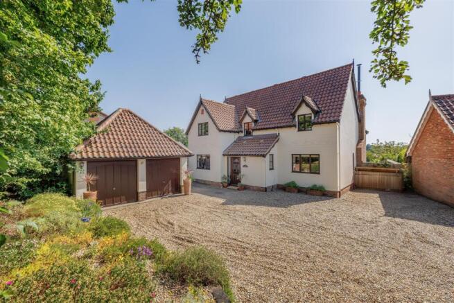 4 bed property, in Milldown, £650,000