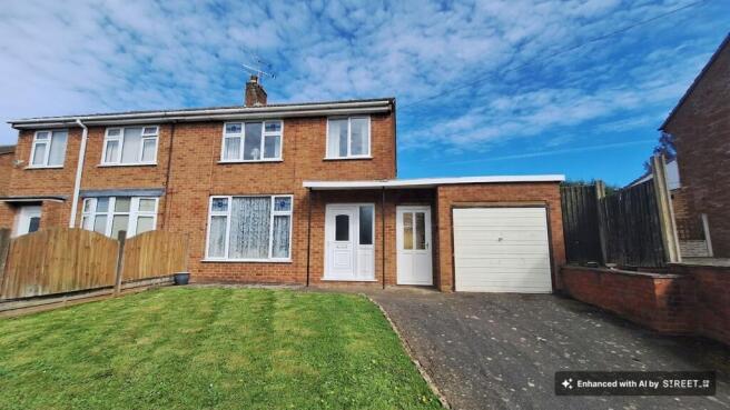 3 bed property, in Roxburgh Road, £266,000