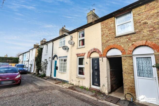 2 bed property, in Russell Place, £220,000