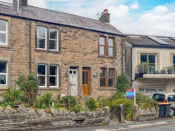 2 bed property, in High Road, £165,000