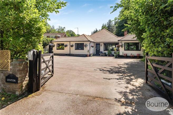 4 bed property, in Horseshoe Lane, £1,100,000