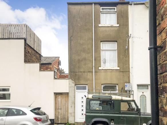 3 bed property, in Lower Clark Street, £90,000
