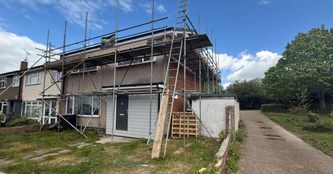4 bed property, in 35 Treecot Drive, £335,000