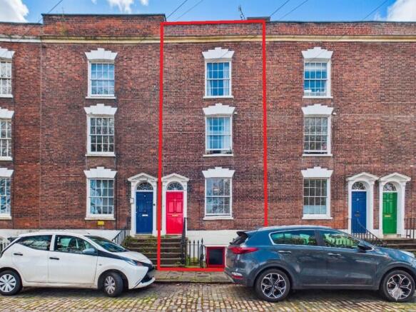 6 bed property, in Redcliffe Parade East, £575,000